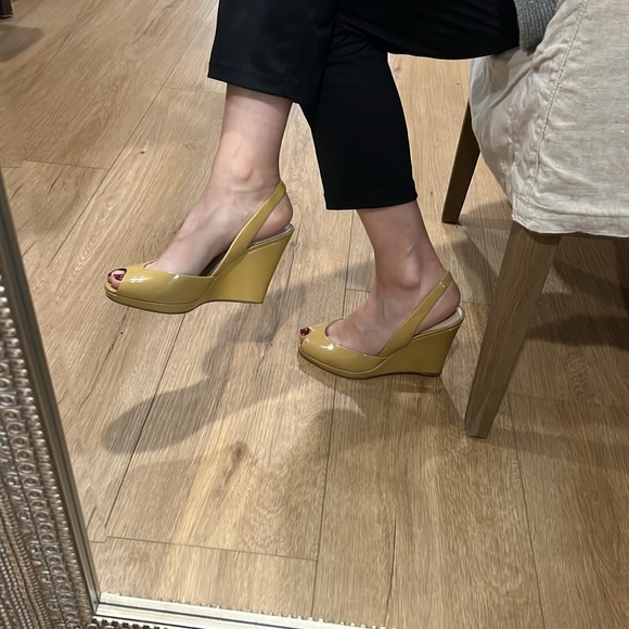 Michael Kora Nude Beige Patent Leather Peep Toe Wedge - Picture 15 of 17